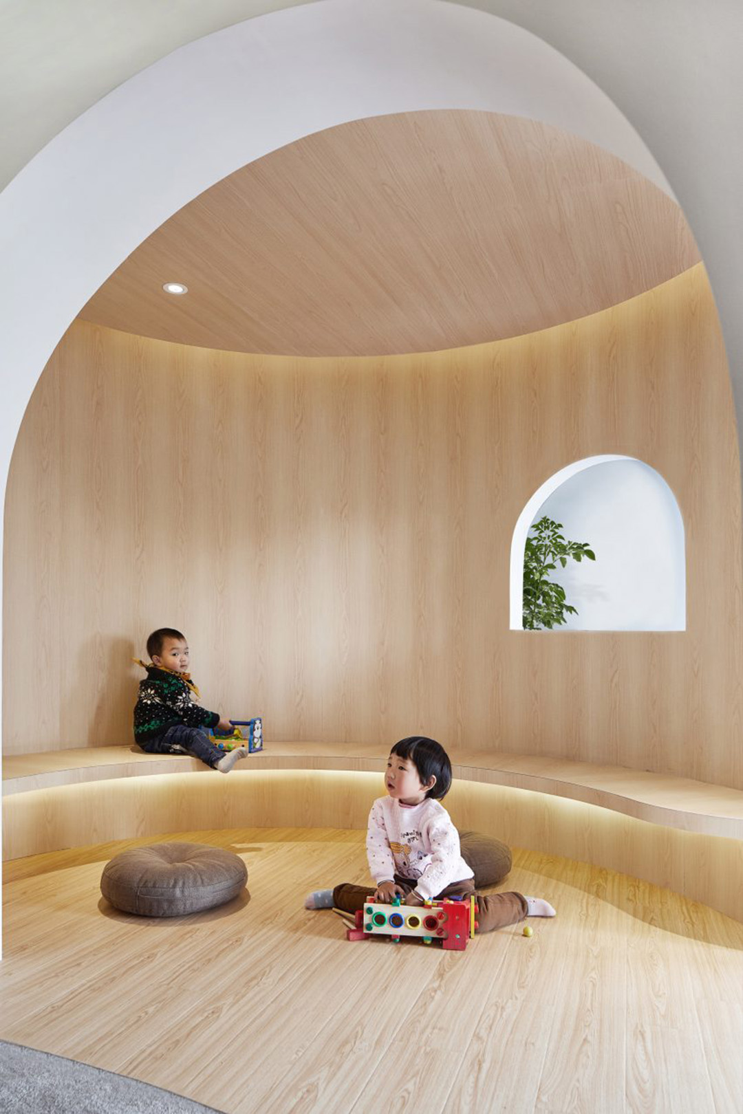 sissis-wonderland-muxin-studio-interiors-libraries-children-shanghai_dezeen_2364_col_11-852x1278.jpg